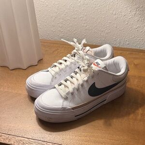 Nike Women's White and Black Low-Top Sneakers